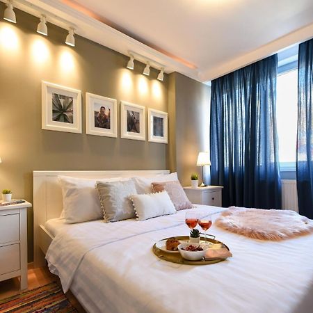 Downtown Oasis: Central Apartments With Cozy Charm Букурещ Екстериор снимка