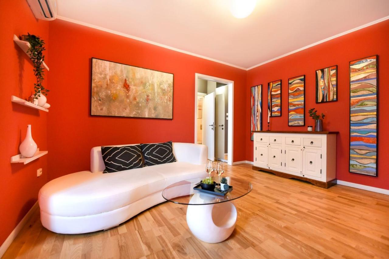 Downtown Oasis: Central Apartments With Cozy Charm Букурещ Екстериор снимка