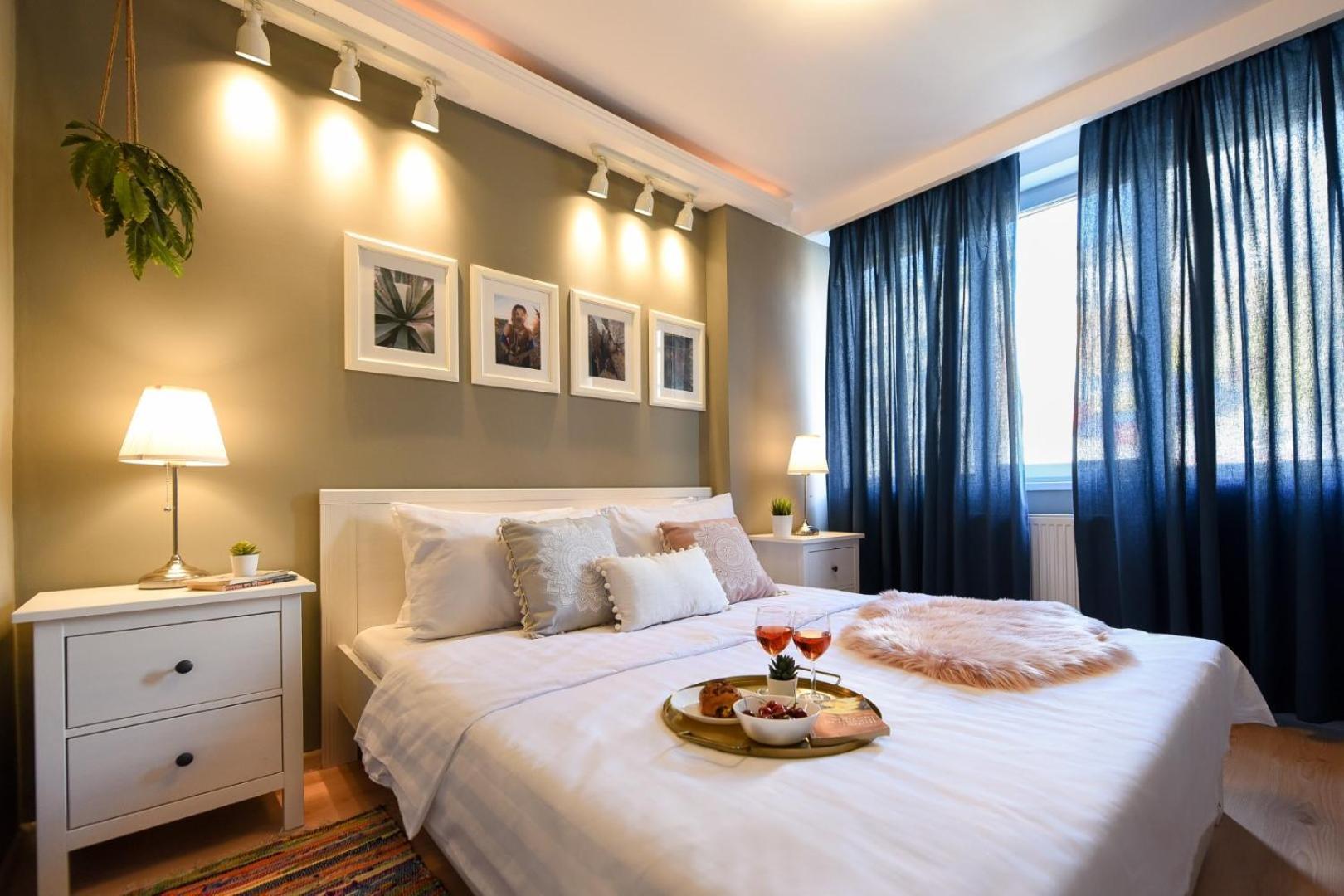Downtown Oasis: Central Apartments With Cozy Charm Букурещ Екстериор снимка