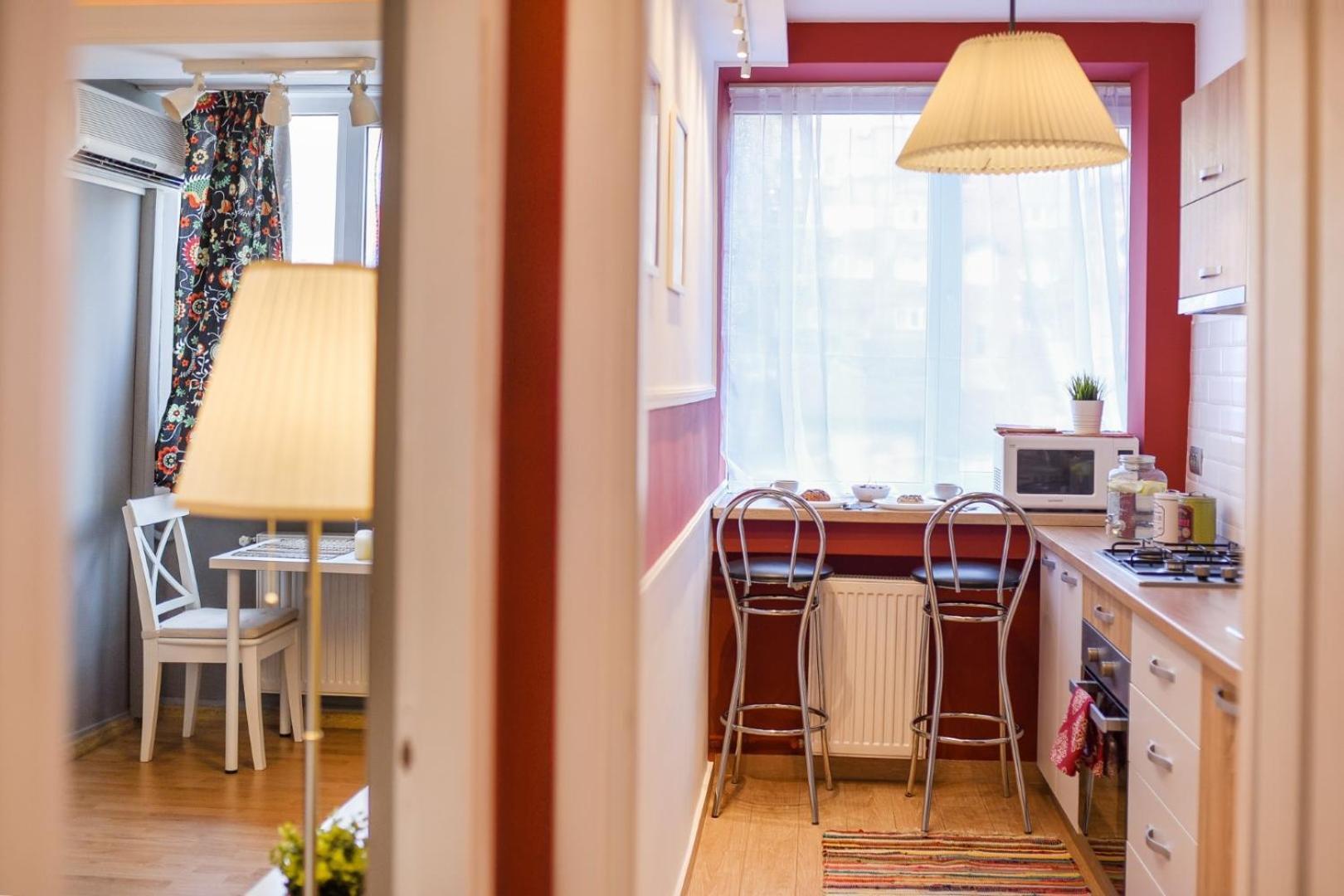 Downtown Oasis: Central Apartments With Cozy Charm Букурещ Стая снимка