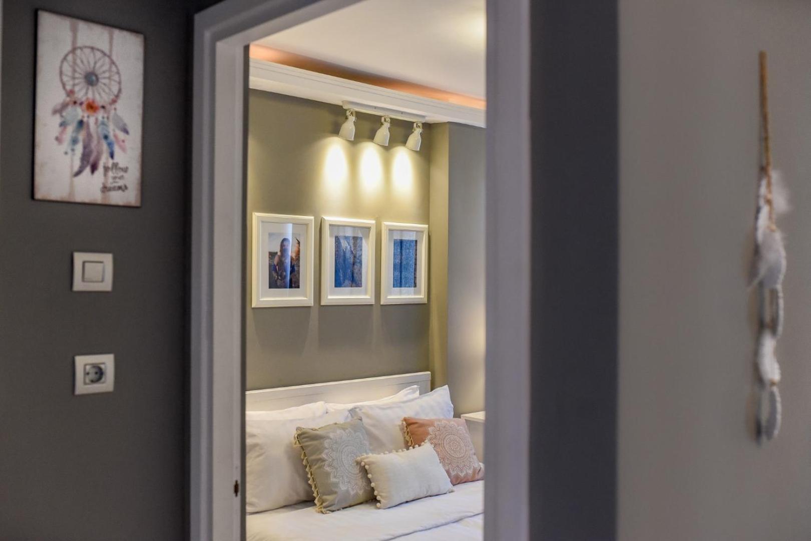 Downtown Oasis: Central Apartments With Cozy Charm Букурещ Стая снимка