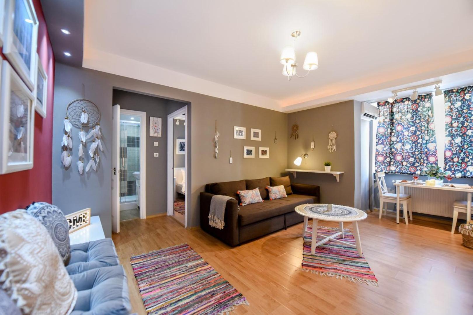 Downtown Oasis: Central Apartments With Cozy Charm Букурещ Стая снимка