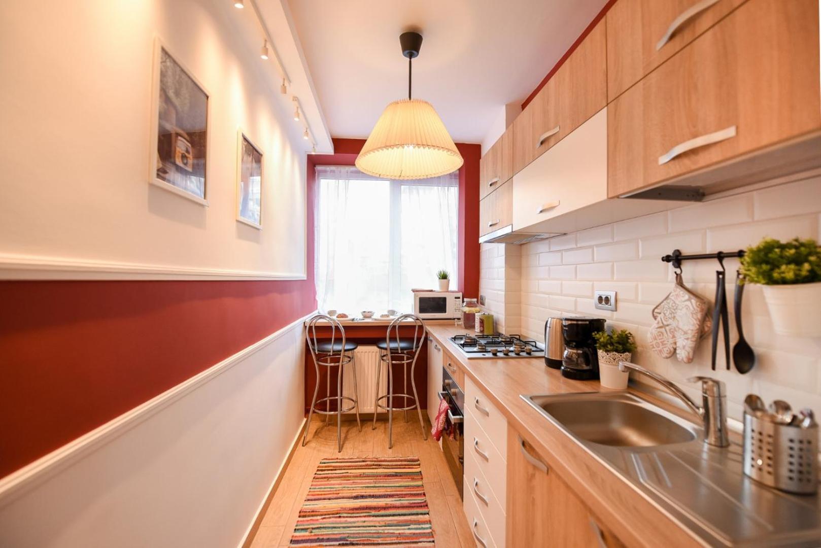 Downtown Oasis: Central Apartments With Cozy Charm Букурещ Стая снимка